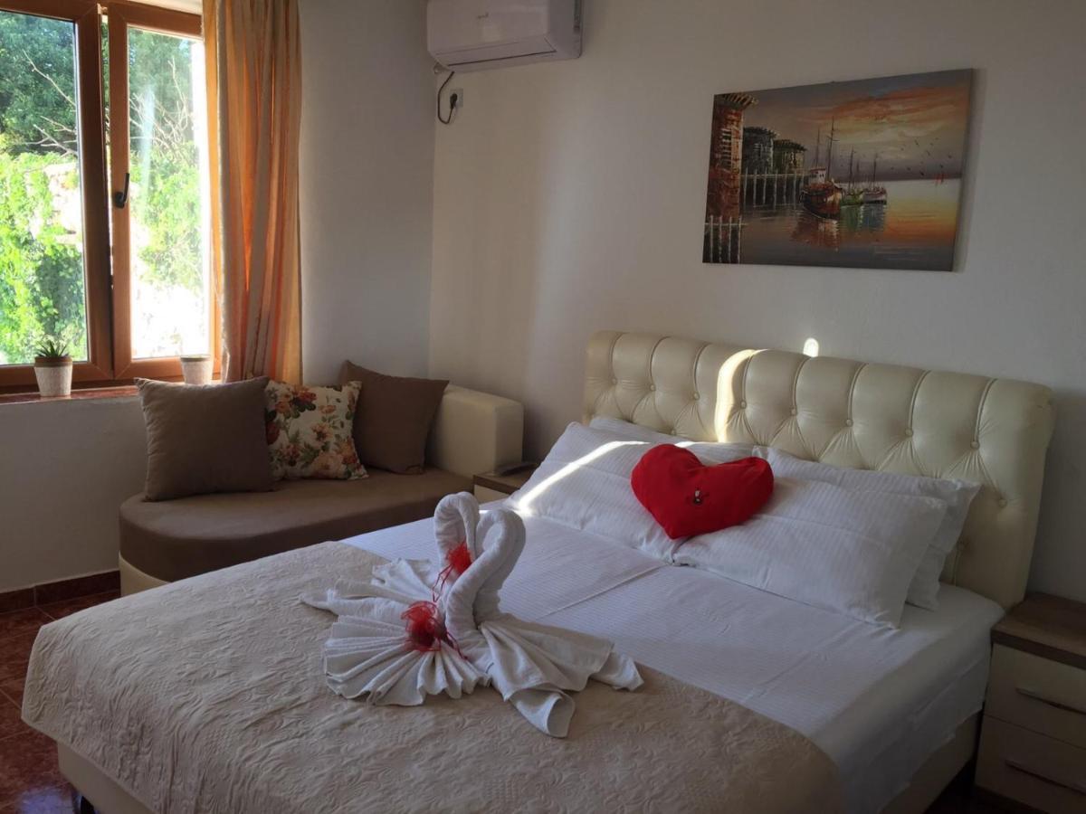 Apartments Gusar อุลซิน ภายนอก รูปภาพ